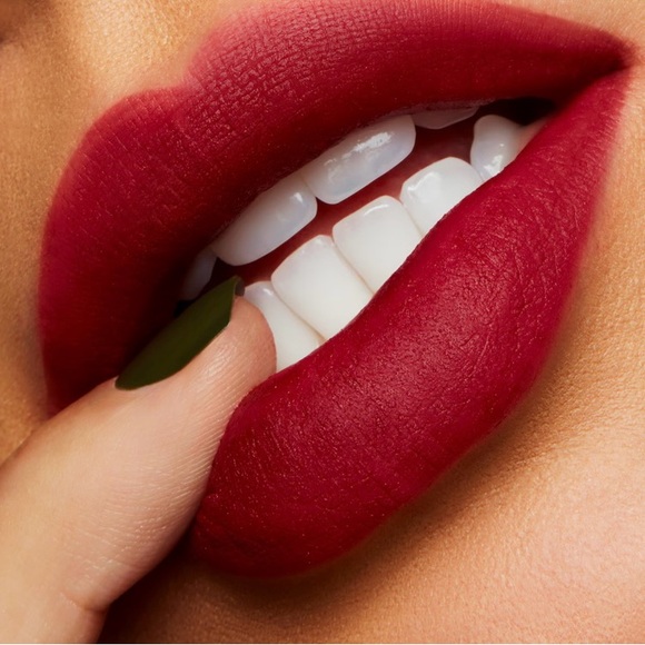 NIB - MAC - Powder Kiss Liquid Lipcolour - Make Love To The Camera - Deep Wine - Picture 4 of 5